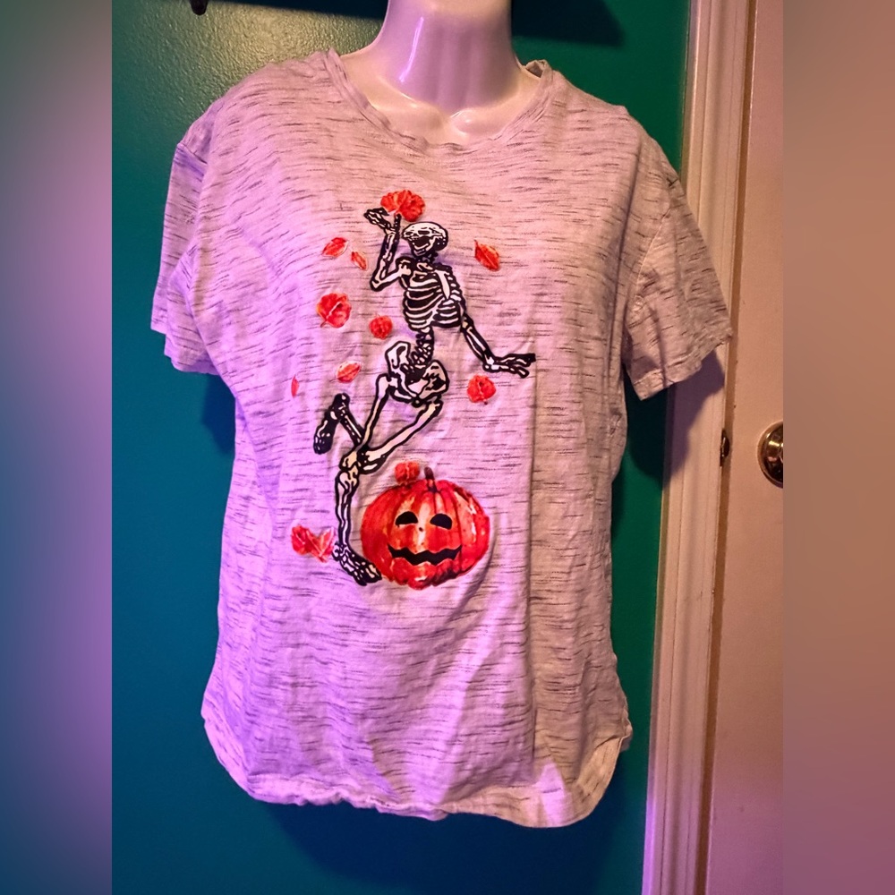 Women’s Skeleton Fall Pumpkin Tshirt Size large
